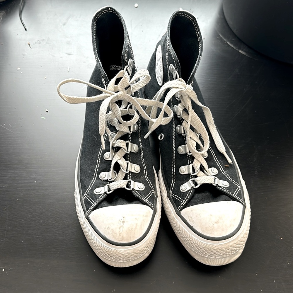 Women’s platform black and white converse